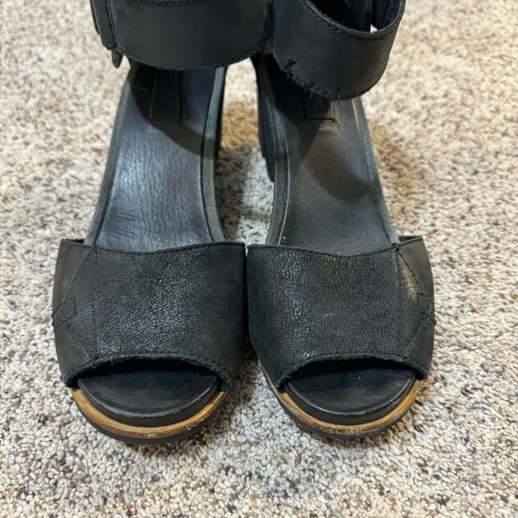 Sorel Joanie II Ankle Strap Platform Wedge Sandals—9 - Picture 2 of 12